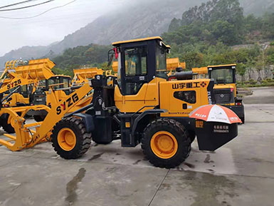 恭喜羅總喜提新車(chē)，山宇裝載機(jī)940走起，山宇重工，助您成功！